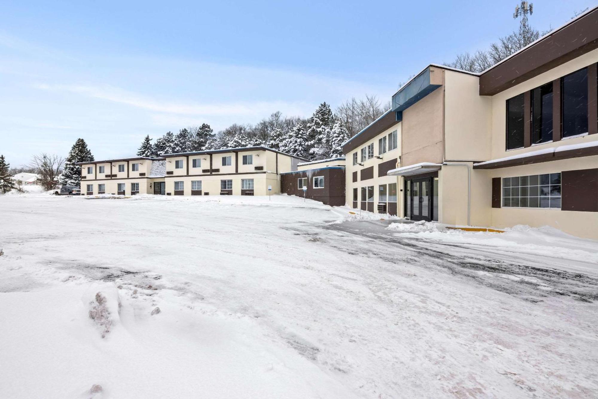 Econo Lodge Manistee Exteriér fotografie